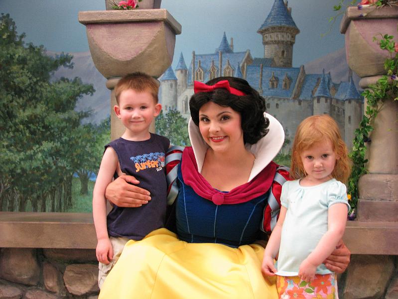 IMG_0978.JPG - Snow White and two of her dwarfs