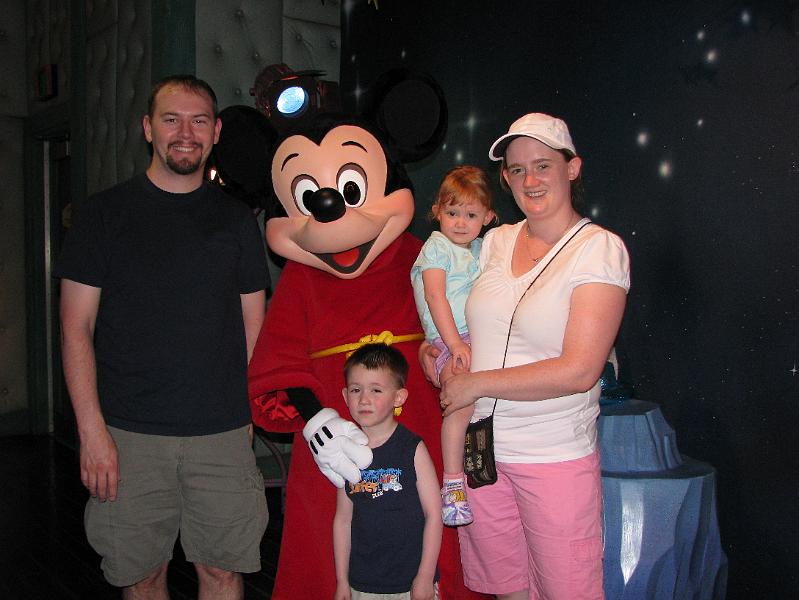 IMG_0994.JPG - Magical Mickey and family
